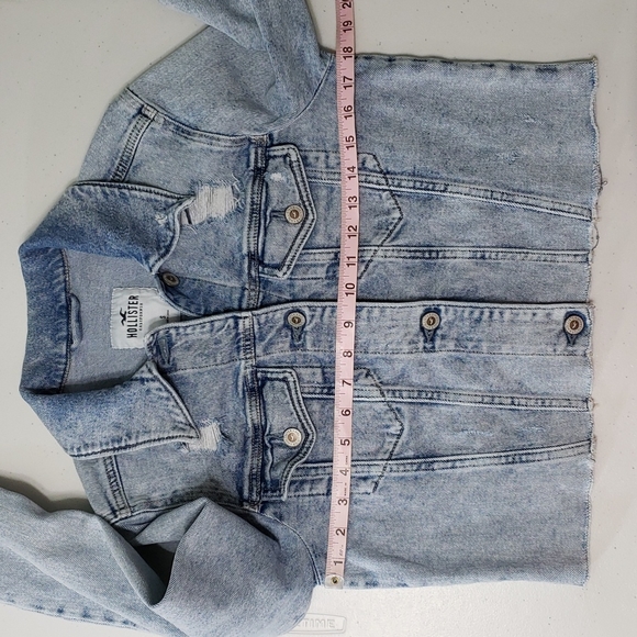 HOLLISTER light wash denim jacket - Picture 8 of 15